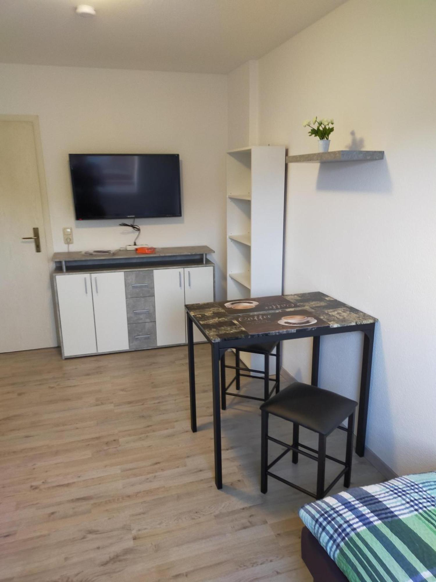 Flex Aparts - Grosse, Moeblierte Wohnung In Zwickau Mit 2 Zimmern Esterno foto