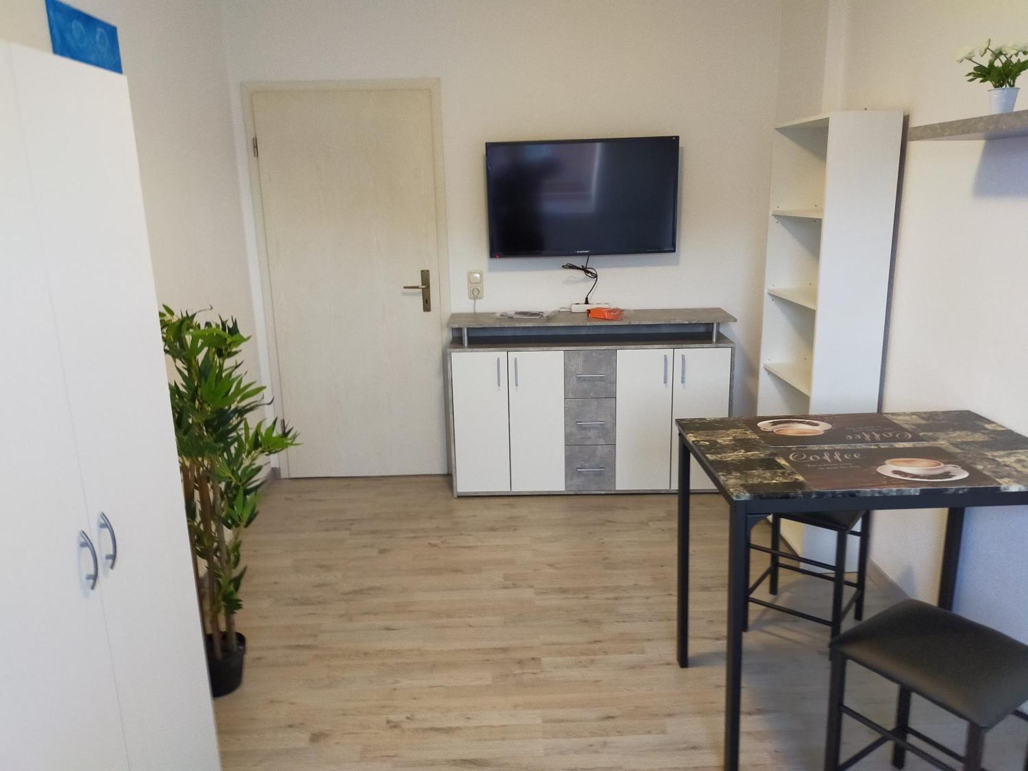 Flex Aparts - Grosse, Moeblierte Wohnung In Zwickau Mit 2 Zimmern Esterno foto
