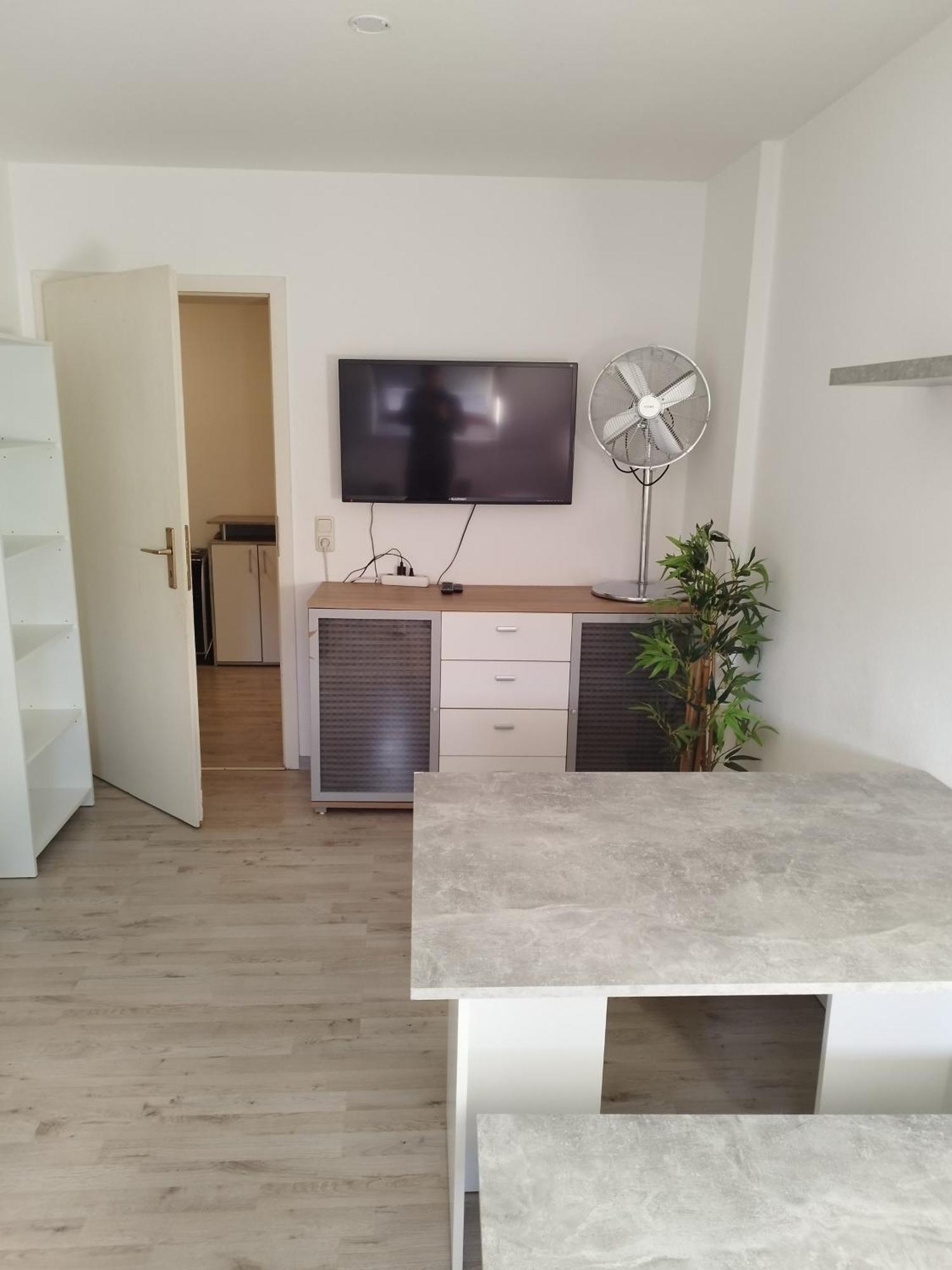 Flex Aparts - Grosse, Moeblierte Wohnung In Zwickau Mit 2 Zimmern Esterno foto